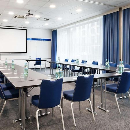 Park Inn By Radisson Frankfurt Airport Frankfurt am Main ภายนอก รูปภาพ