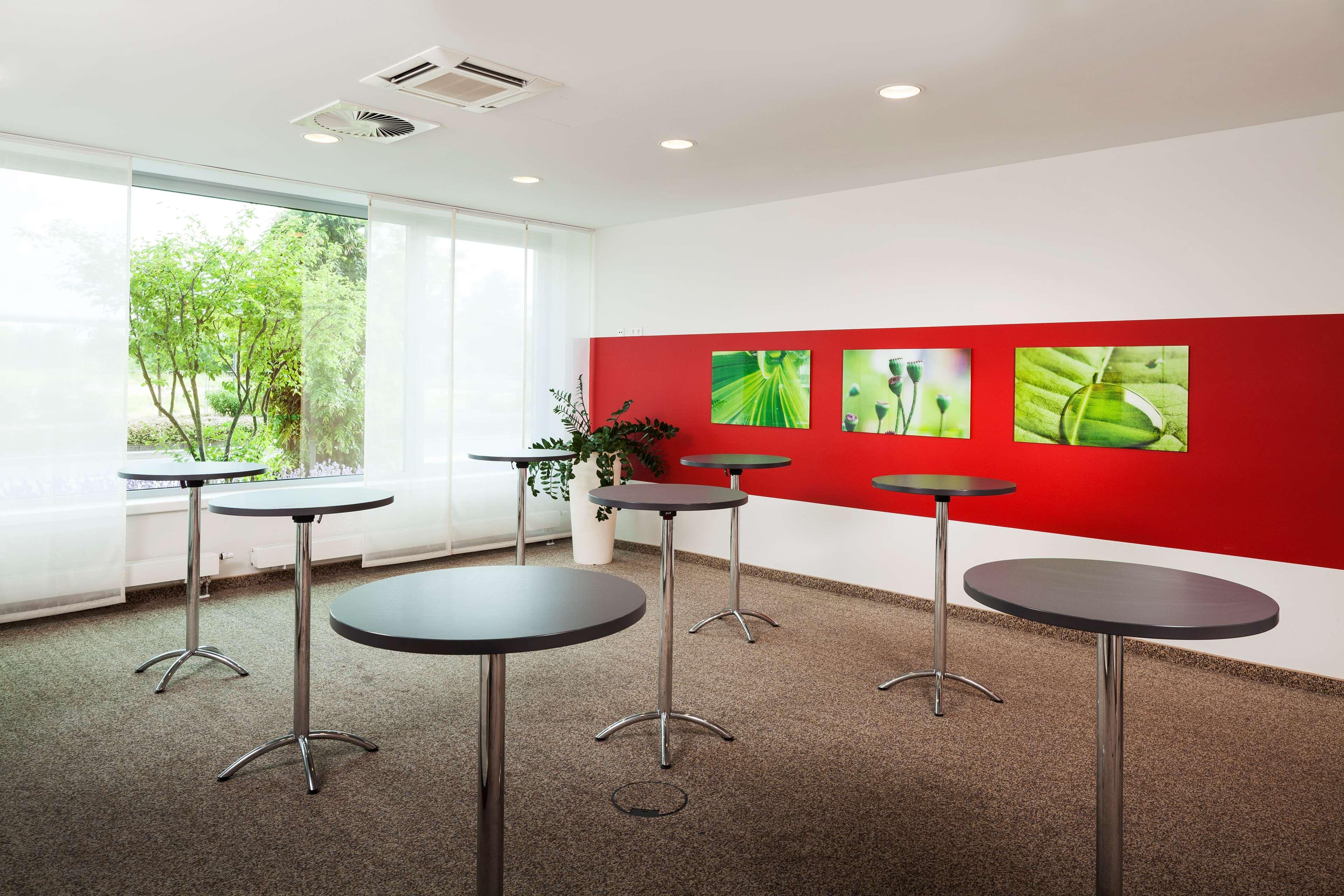 Park Inn By Radisson Frankfurt Airport Frankfurt am Main ภายนอก รูปภาพ