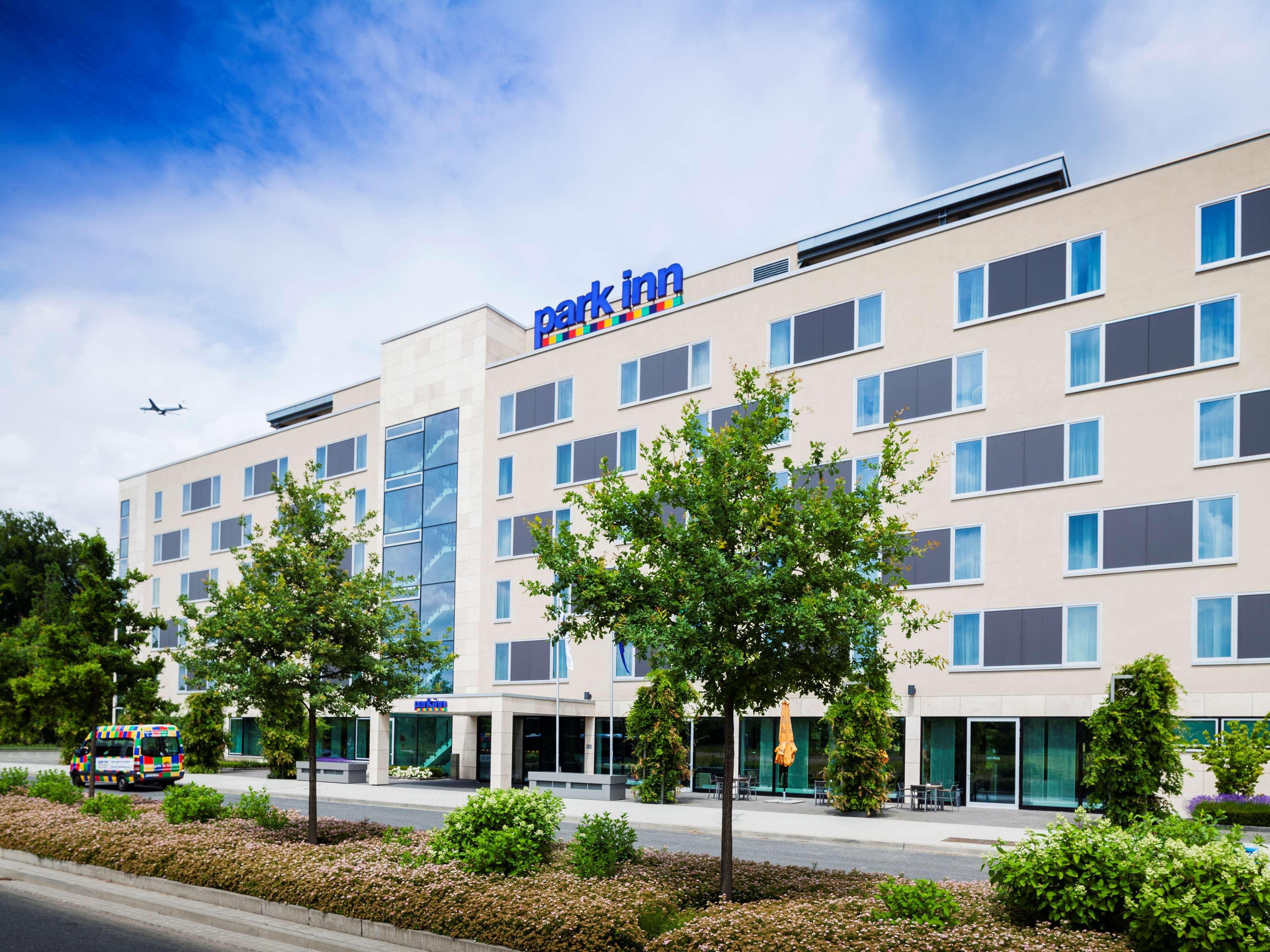 Park Inn By Radisson Frankfurt Airport Frankfurt am Main ภายนอก รูปภาพ