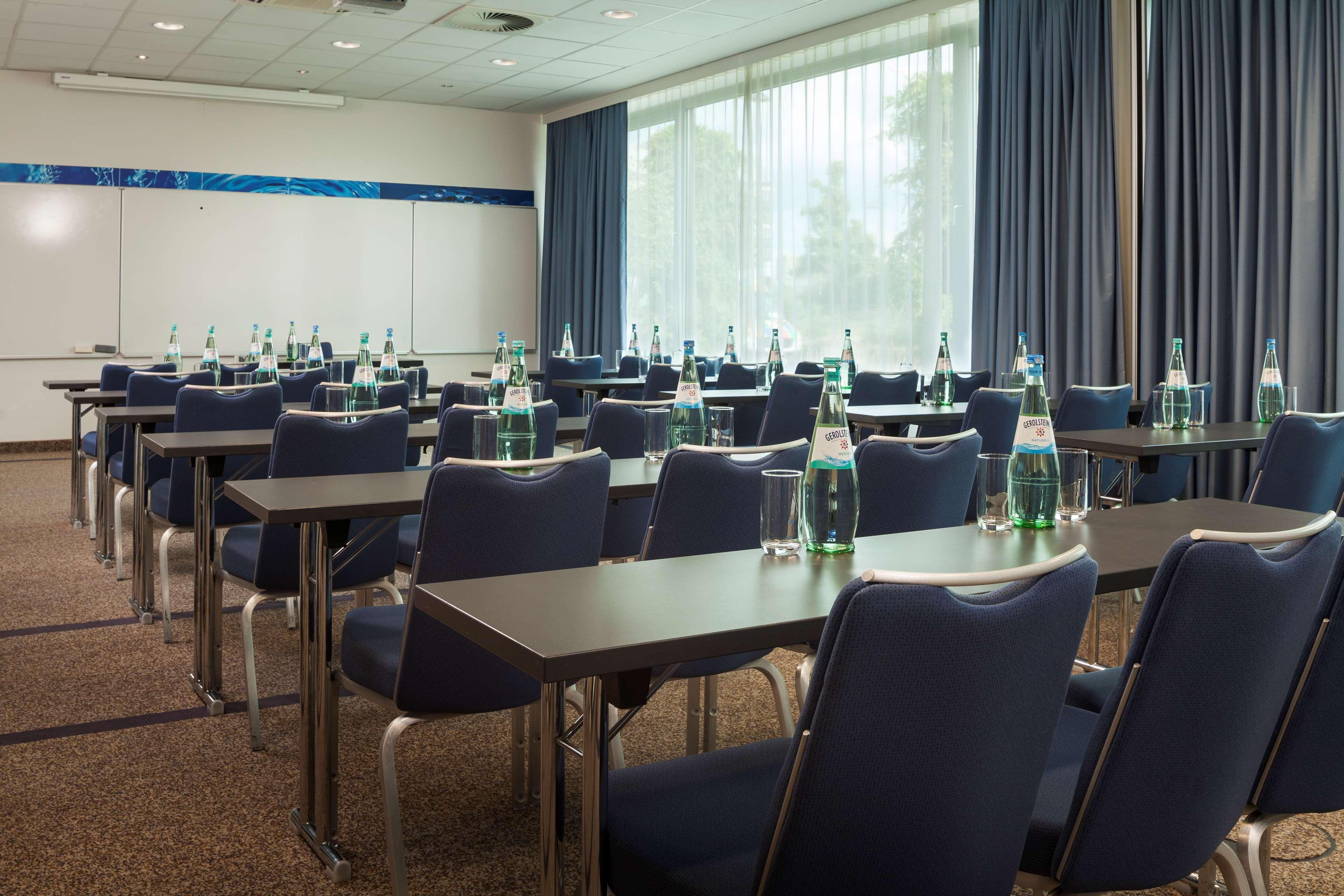 Park Inn By Radisson Frankfurt Airport Frankfurt am Main ภายนอก รูปภาพ
