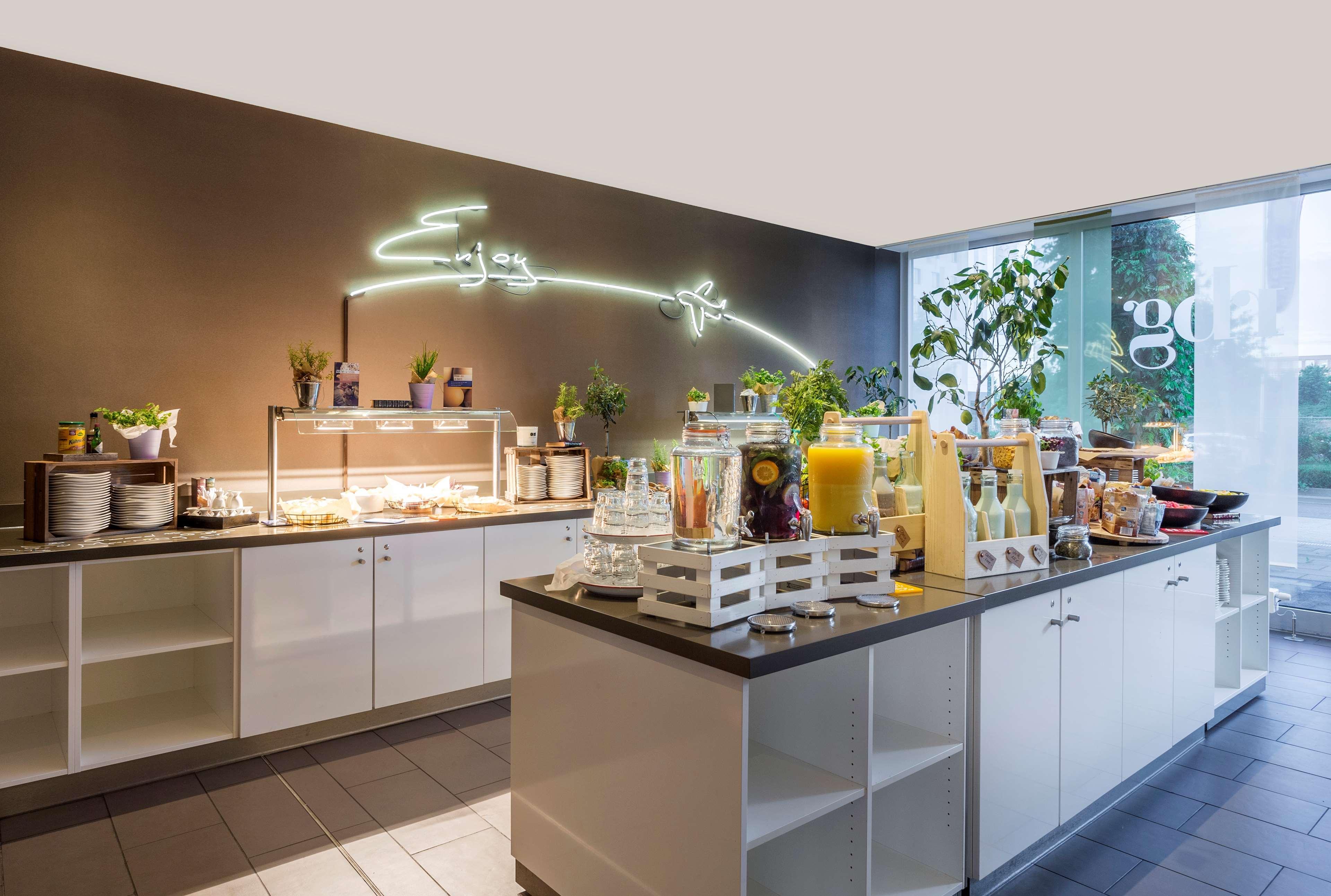 Park Inn By Radisson Frankfurt Airport Frankfurt am Main ภายนอก รูปภาพ