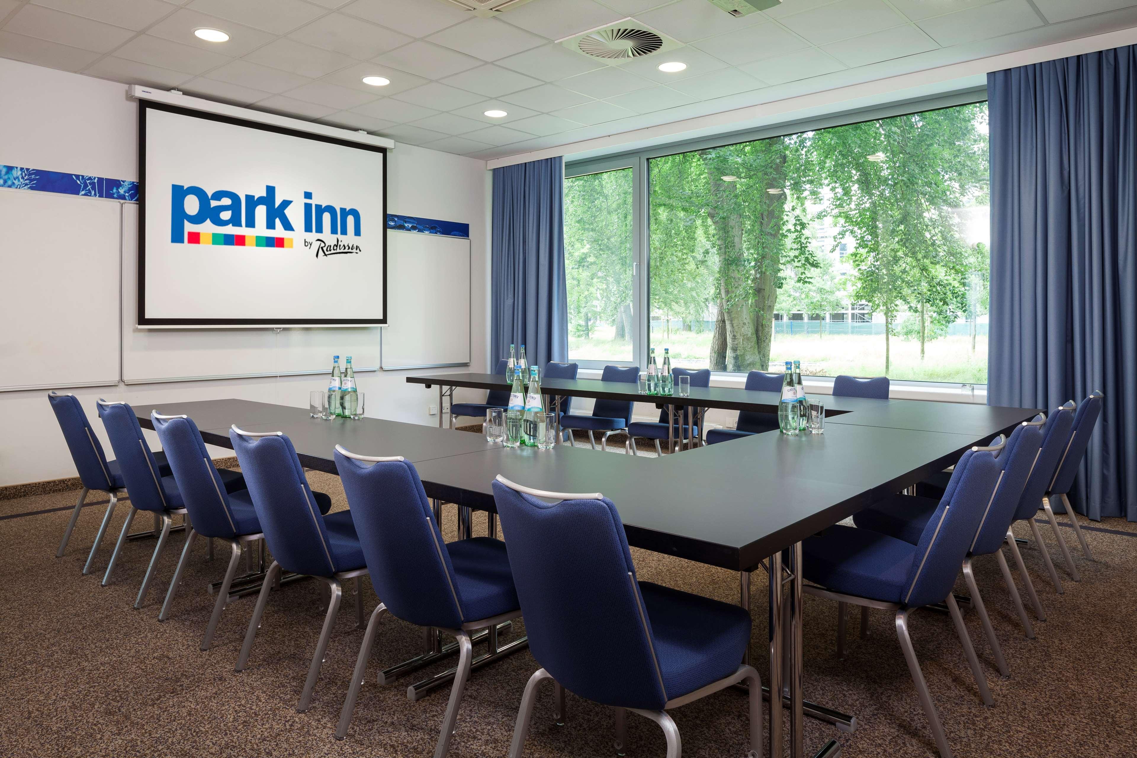 Park Inn By Radisson Frankfurt Airport Frankfurt am Main ภายนอก รูปภาพ