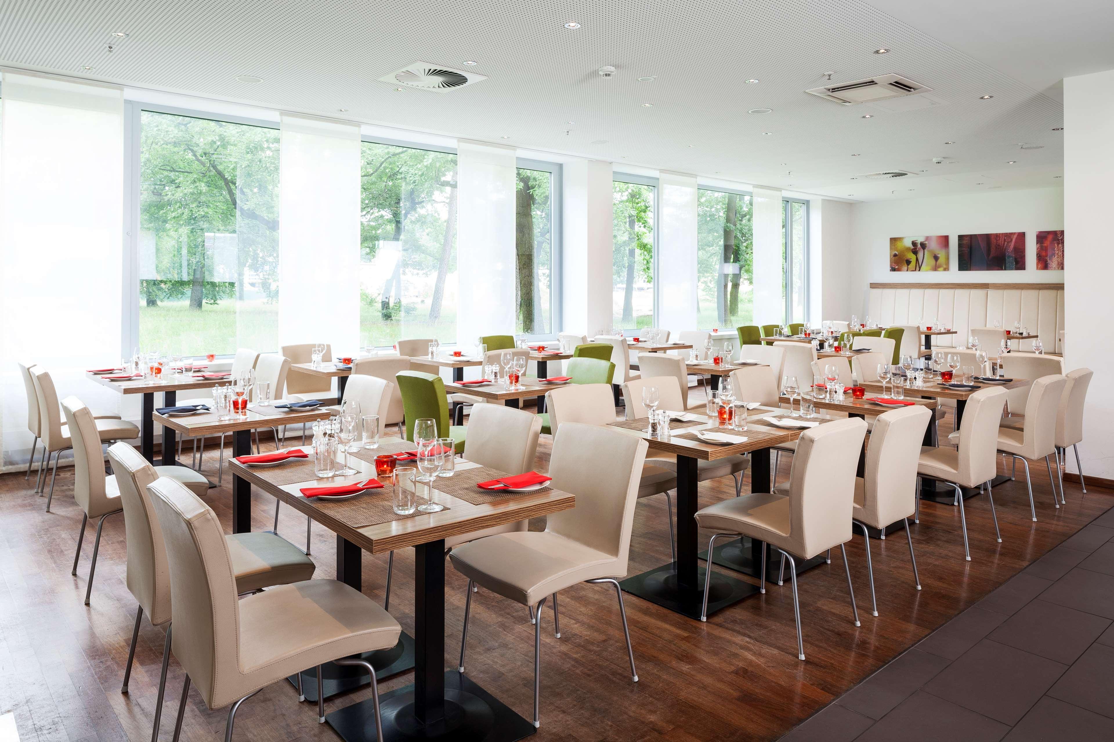 Park Inn By Radisson Frankfurt Airport Frankfurt am Main ภายนอก รูปภาพ