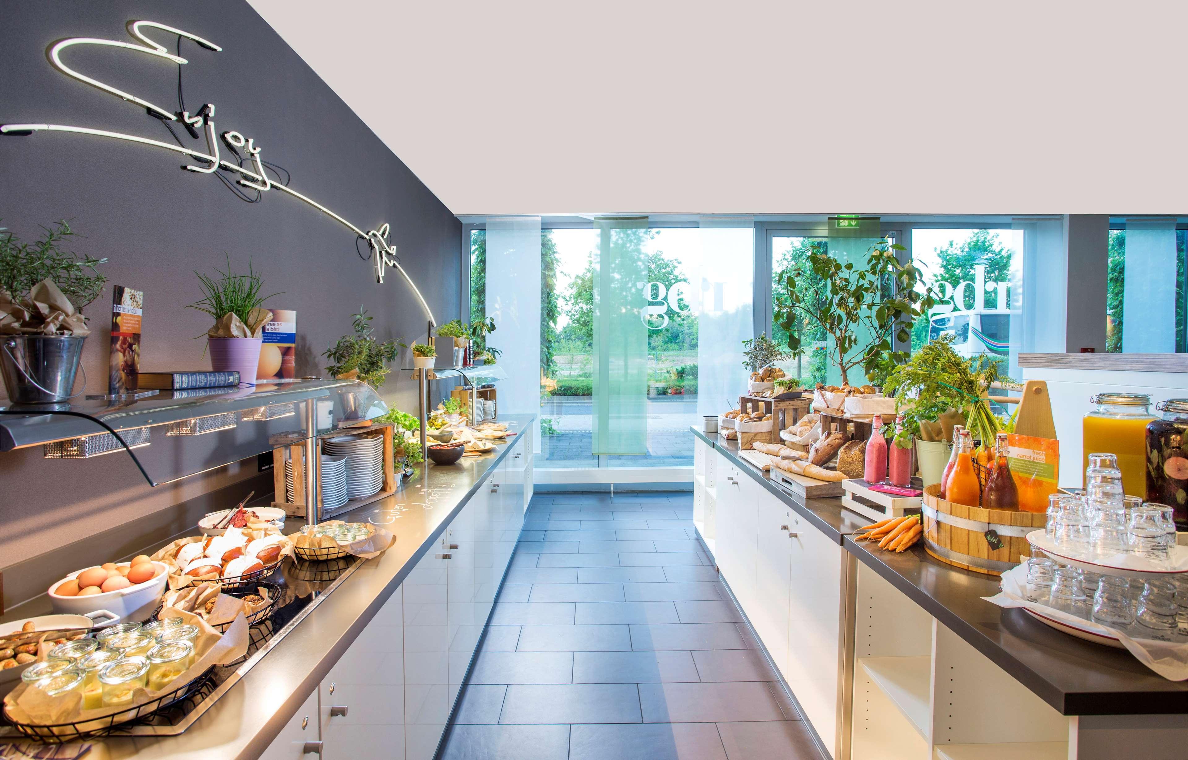 Park Inn By Radisson Frankfurt Airport Frankfurt am Main ภายนอก รูปภาพ