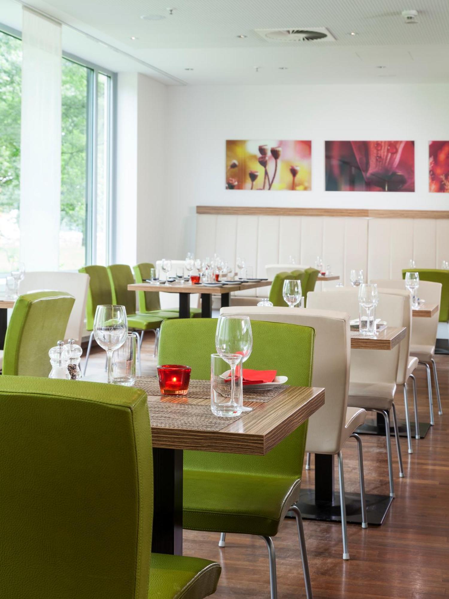 Park Inn By Radisson Frankfurt Airport Frankfurt am Main ภายนอก รูปภาพ