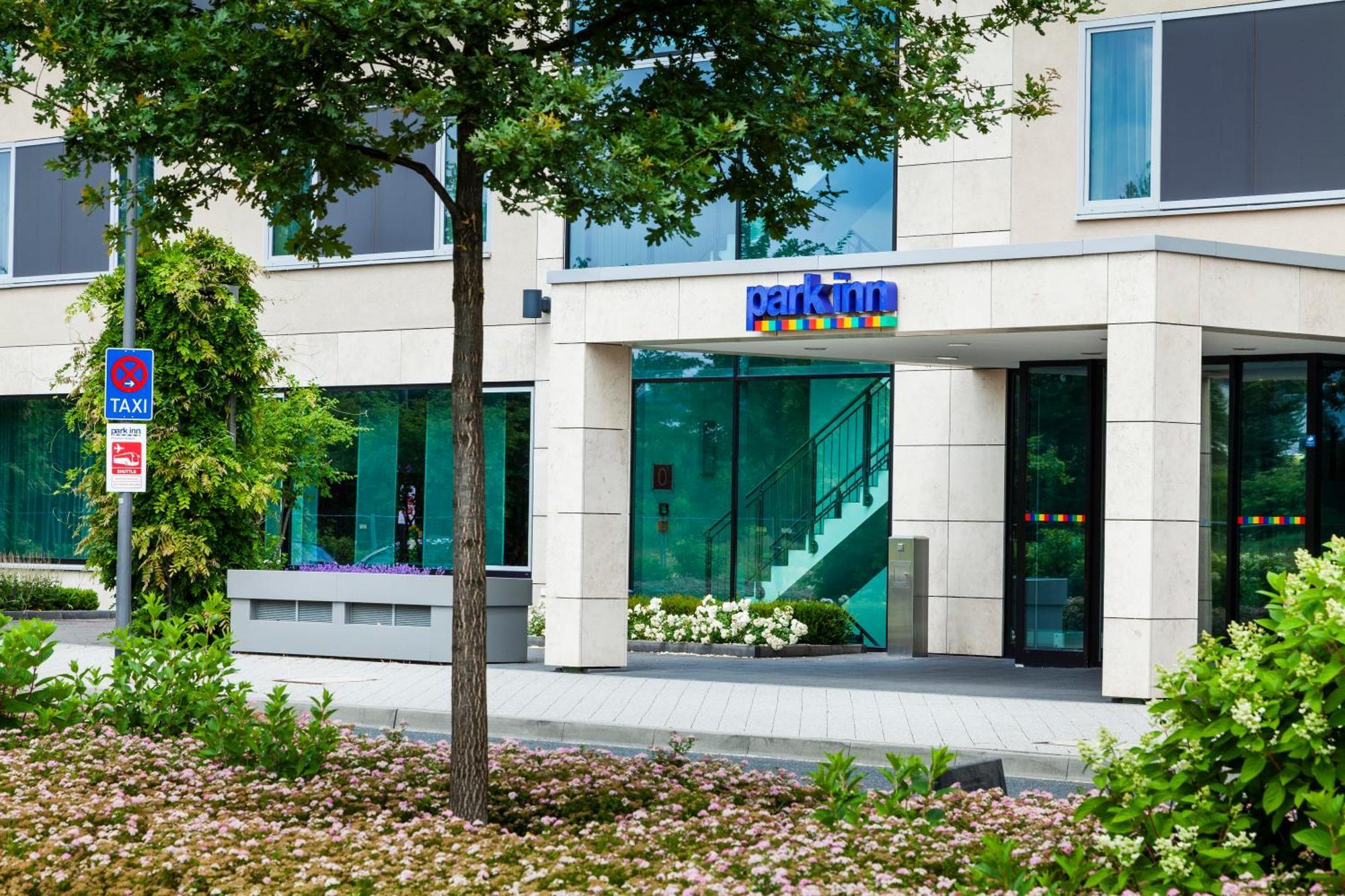 Park Inn By Radisson Frankfurt Airport Frankfurt am Main ภายนอก รูปภาพ