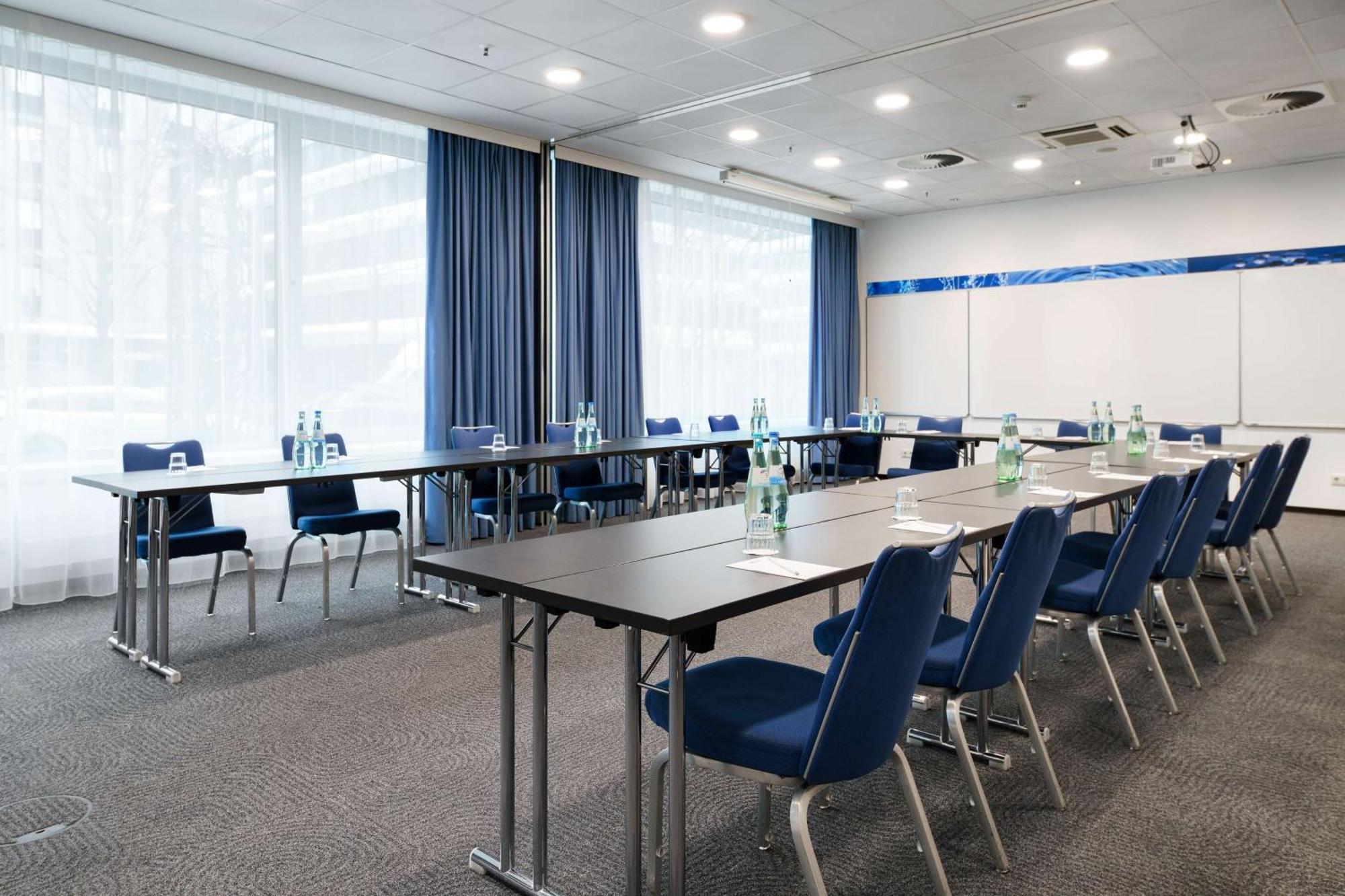 Park Inn By Radisson Frankfurt Airport Frankfurt am Main ภายนอก รูปภาพ