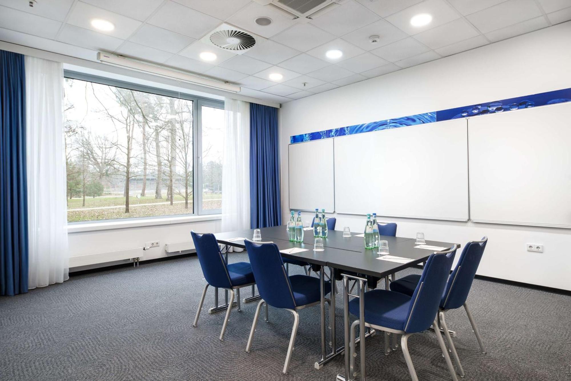 Park Inn By Radisson Frankfurt Airport Frankfurt am Main ภายนอก รูปภาพ
