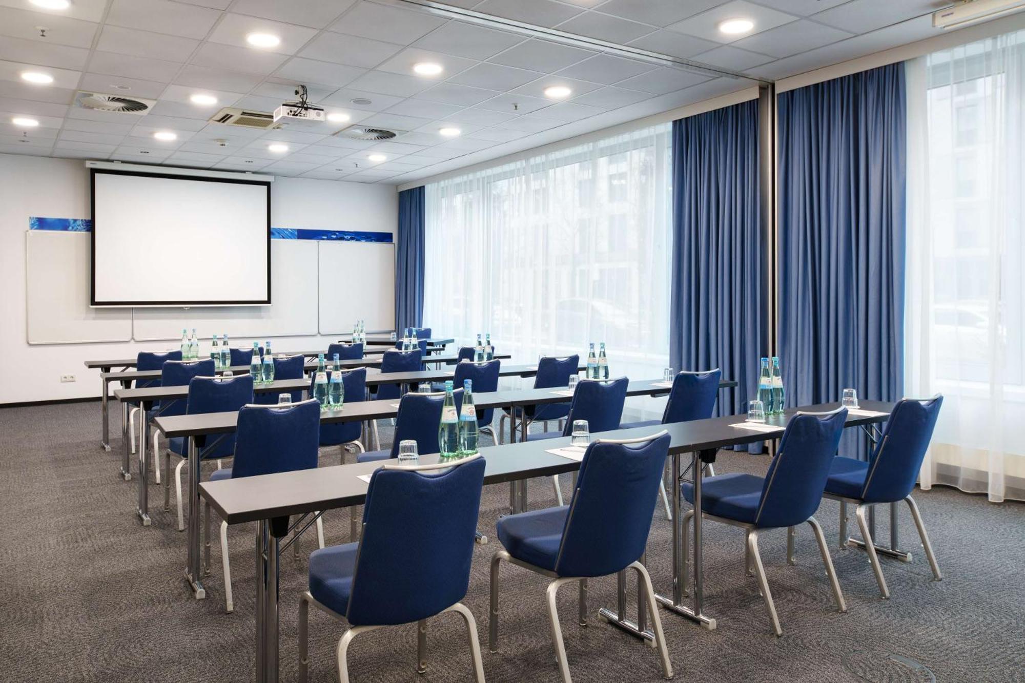 Park Inn By Radisson Frankfurt Airport Frankfurt am Main ภายนอก รูปภาพ