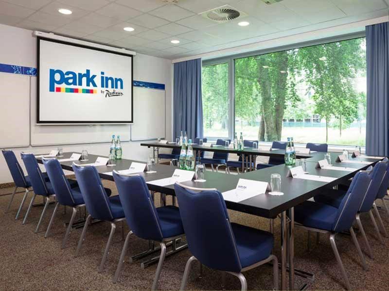 Park Inn By Radisson Frankfurt Airport Frankfurt am Main ภายนอก รูปภาพ